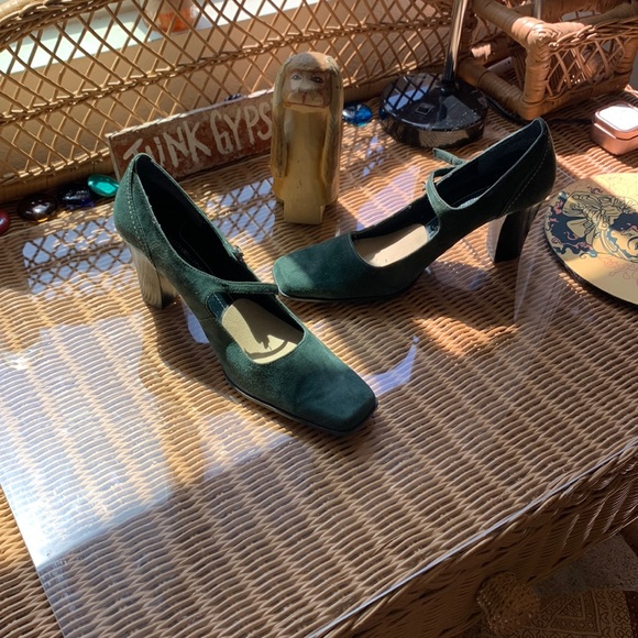 Bandolino Forest green comfy suede shoes - Picture 2 of 6